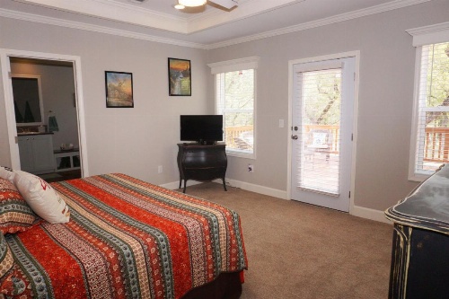 Clear Creek Lake House image 18